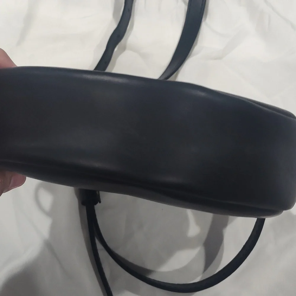 Portland Leather Large Circle Crossbody Bag In Black - Picture 4 of 11